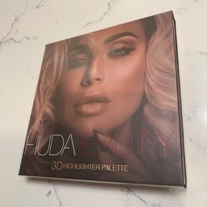 Huda Beauty 3D Highlighter Palette